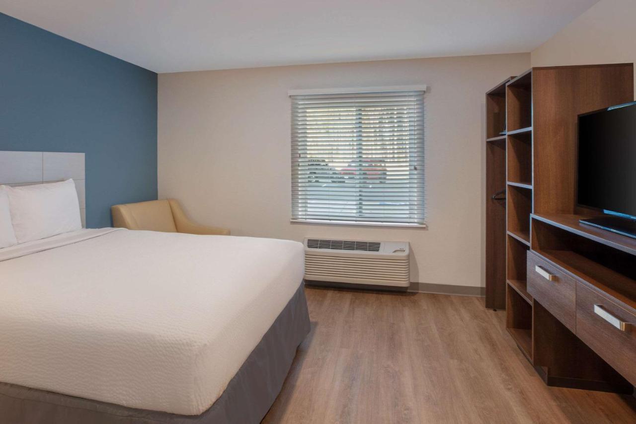 Woodsping Suites Washington Dc East Arena Drive Lake Arbor Exterior photo