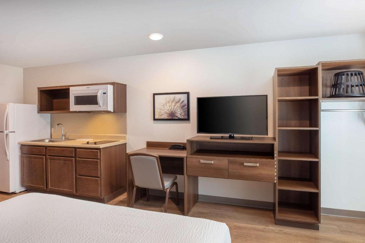 Woodsping Suites Washington Dc East Arena Drive Lake Arbor Exterior photo